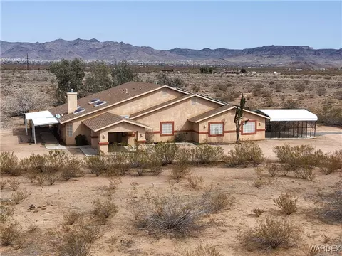 5673 W Diabase Dr, Golden Valley, AZ 86413