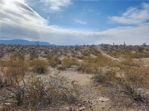 1160 W Phantom Creek Dr, Meadview, AZ 86444