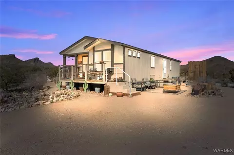 2225 S Dilkon Rd, Golden Valley, AZ 86413