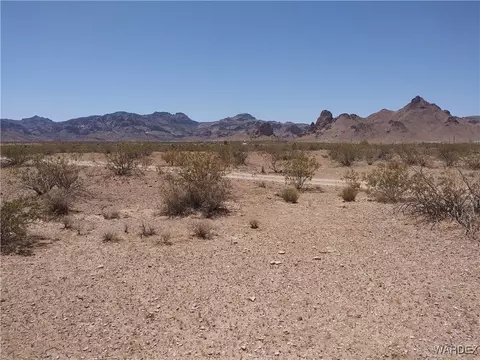 000 S Yaqui Rd, Golden Valley, AZ 86413