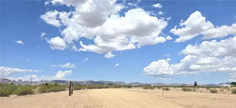1417 S Laguna Rd, Golden Valley, AZ 86413