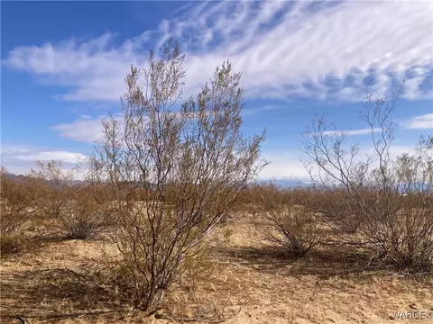 772 S Stewart Mountain Rd, Golden Valley, AZ 86413