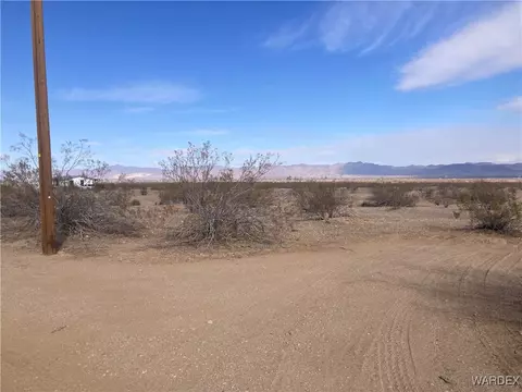 2450 S Cowlic Rd, Golden Valley, AZ 86413