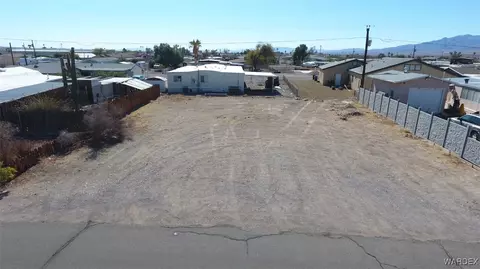 896 Coral Reef Dr, Bullhead City, AZ 86442