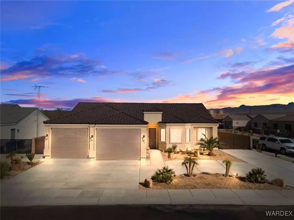 Exterior - 2591 Montano Ridge Dr, Bullhead City, AZ 86442 photo 1 of 7