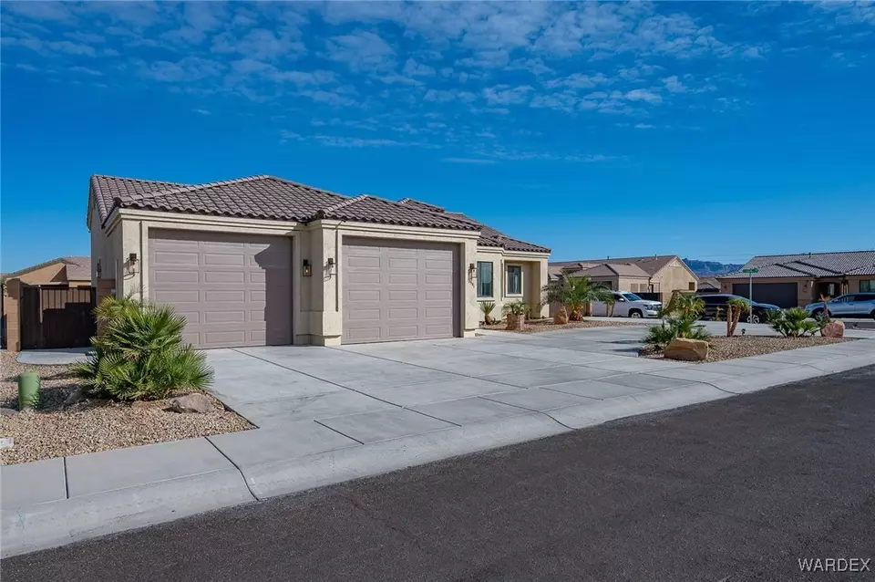 Exterior - 2591 Montano Ridge Dr, Bullhead City, AZ 86442 photo 4 of 7
