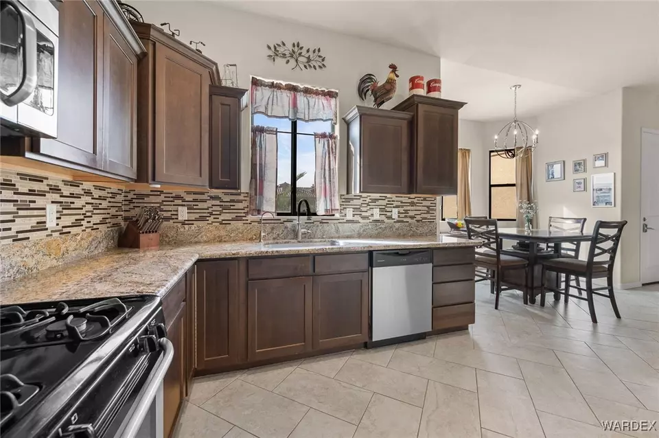 Kitchen - 2591 Montano Ridge Dr, Bullhead City, AZ 86442 photo 5 of 5