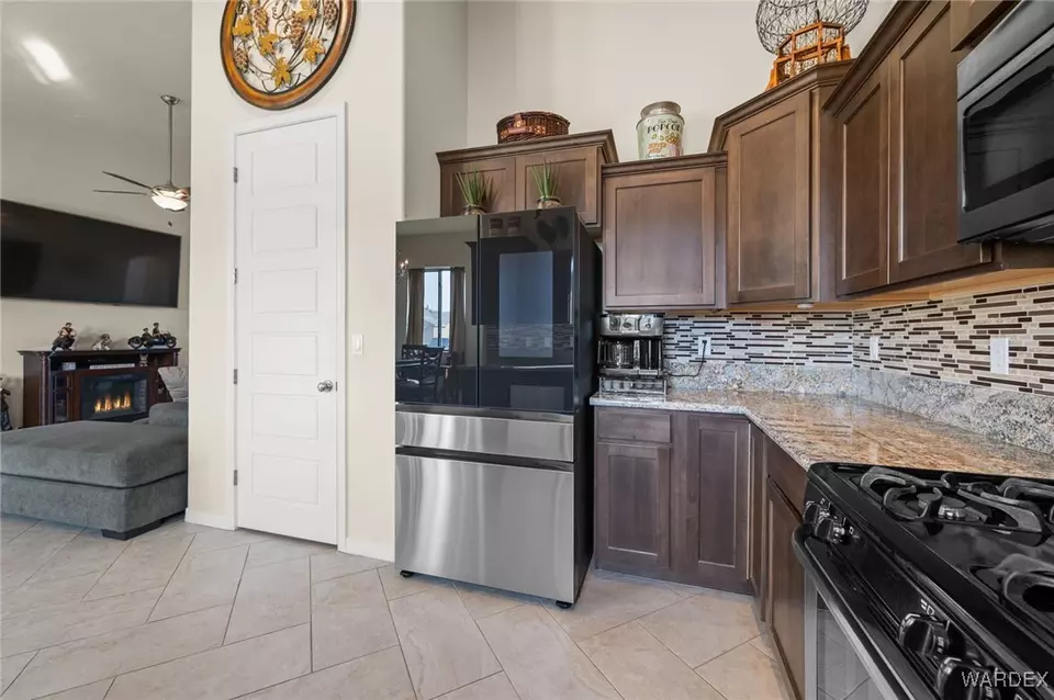 Kitchen - 2591 Montano Ridge Dr, Bullhead City, AZ 86442 photo 3 of 5