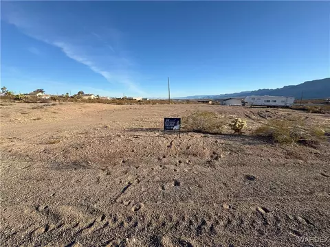 735 E Vulcan Dr, Meadview, AZ 86444 photo 1