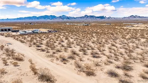 821 S Mormon Flat Rd, Golden Valley, AZ 86413
