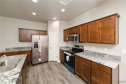 Kitchen - 2610 E Lass Ave, Kingman, AZ 86409 photo 5 of 5