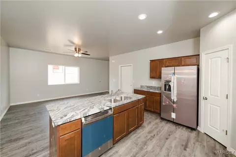 Kitchen - 2610 E Lass Ave, Kingman, AZ 86409 photo 3 of 5