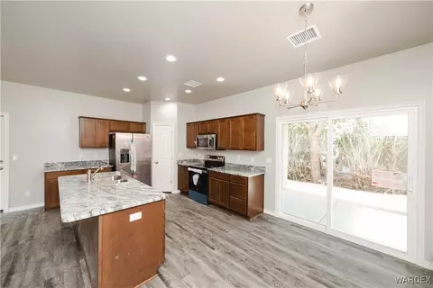 Kitchen - 2610 E Lass Ave, Kingman, AZ 86409 photo 4 of 5