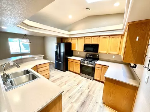 Kitchen - 3796 E Suffock Ave, Kingman, AZ 86409 photo 1 of 2