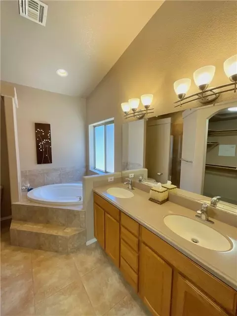 Bath - 3796 E Suffock Ave, Kingman, AZ 86409 photo 2 of 4