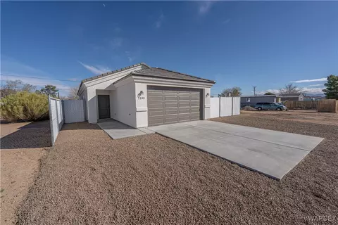 2395 E Devlin Ave, Kingman, AZ 86409 photo 3
