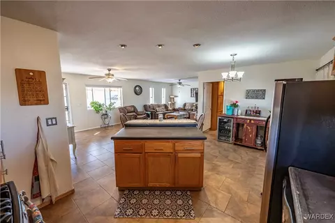 Kitchen - 2475 E Hearne Ave, Kingman, AZ 86409 photo 3 of 4