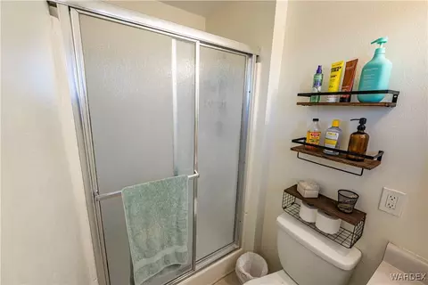 Bath - 2475 E Hearne Ave, Kingman, AZ 86409 photo 2 of 3