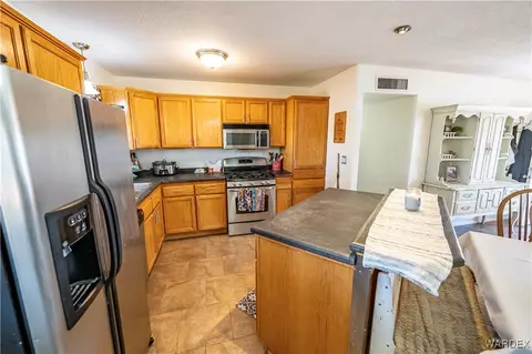 Kitchen - 2475 E Hearne Ave, Kingman, AZ 86409 photo 2 of 4