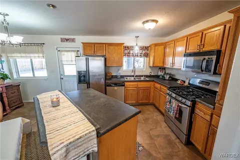 Kitchen - 2475 E Hearne Ave, Kingman, AZ 86409 photo 4 of 4