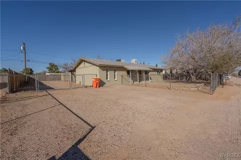 Exterior - 2475 E Hearne Ave, Kingman, AZ 86409 photo 7 of 8