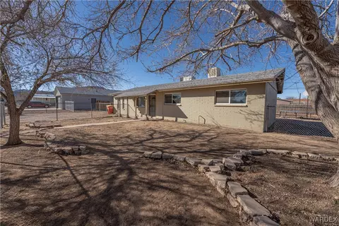 Exterior - 2475 E Hearne Ave, Kingman, AZ 86409 photo 6 of 8
