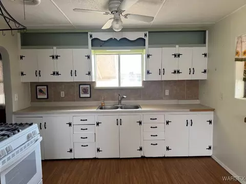 835 E Beverly Ave, Kingman, AZ 86409 photo 13