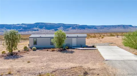 10747 S Paradise Trails Rd, Yucca, AZ 86438