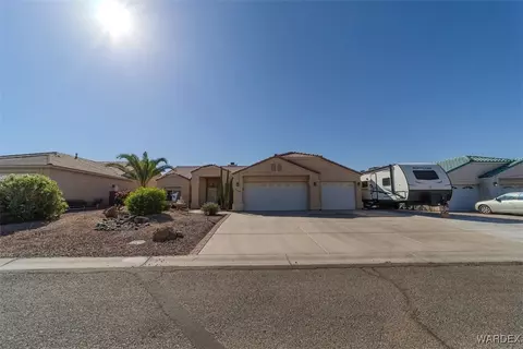 2042 E Sandtrap Ln, Fort Mohave, AZ 86426