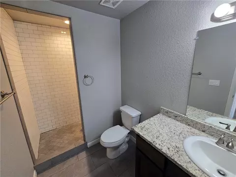 Bath - 3295 E Devlin Ave, Kingman, AZ 86409 photo 1 of 2