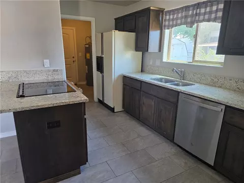 Kitchen - 3295 E Devlin Ave, Kingman, AZ 86409 photo 3 of 4