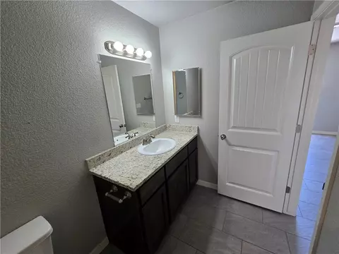 Bath - 3295 E Devlin Ave, Kingman, AZ 86409 photo 2 of 2
