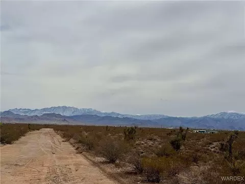 000 Zora Dr, Golden Valley, AZ 86413