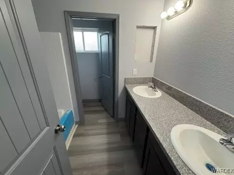 Bath - 3182 E Mcvicar Ave, Kingman, AZ 86409 photo 1 of 1