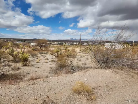 30335 N Hall Ln, Meadview, AZ 86444
