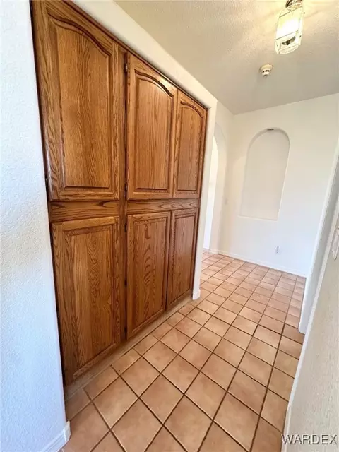 Entry Way - 2176 E Cactus Wren Rd, Kingman, AZ 86409 photo 2 of 2
