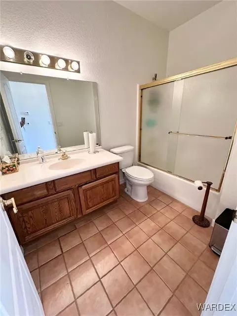 Bath - 2176 E Cactus Wren Rd, Kingman, AZ 86409 photo 4 of 5