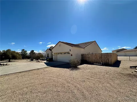 Exterior - 2176 E Cactus Wren Rd, Kingman, AZ 86409 photo 3 of 7