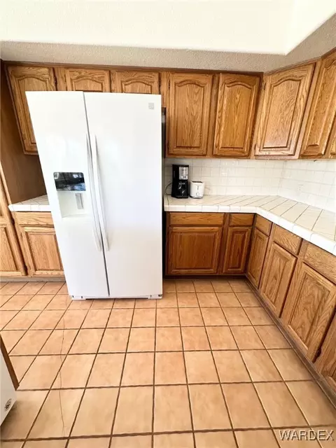 Kitchen - 2176 E Cactus Wren Rd, Kingman, AZ 86409 photo 7 of 7
