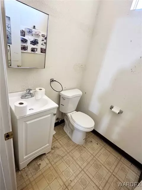 Bath - 2176 E Cactus Wren Rd, Kingman, AZ 86409 photo 5 of 5