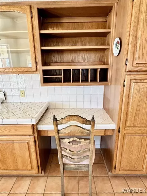 Kitchen - 2176 E Cactus Wren Rd, Kingman, AZ 86409 photo 3 of 7