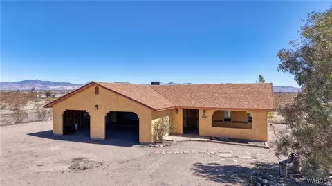 3596 N Emery Park Dr, Golden Valley, AZ 86413