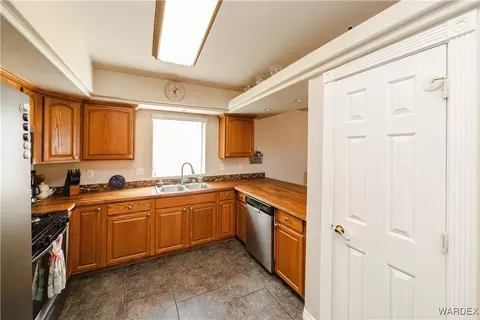 Kitchen - 3868 E Suffock Ave, Kingman, AZ 86409 photo 1 of 3