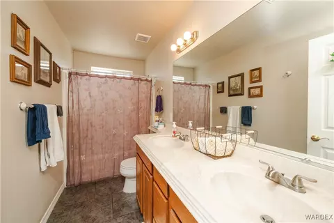 Bath - 3868 E Suffock Ave, Kingman, AZ 86409 photo 3 of 3