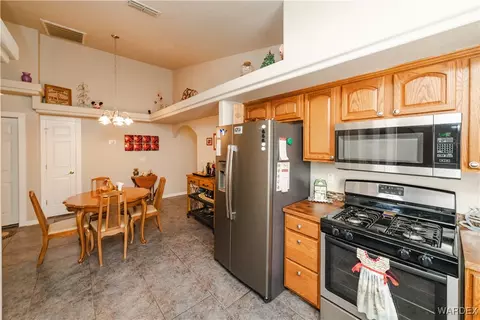 Kitchen - 3868 E Suffock Ave, Kingman, AZ 86409 photo 3 of 3