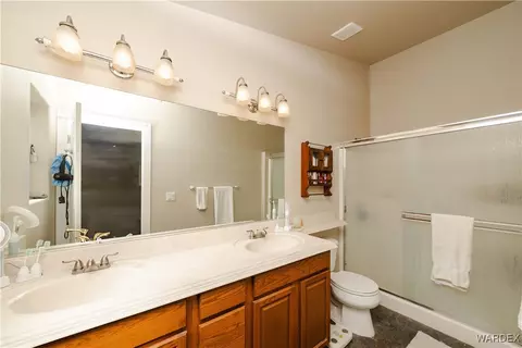 Bath - 3868 E Suffock Ave, Kingman, AZ 86409 photo 1 of 3