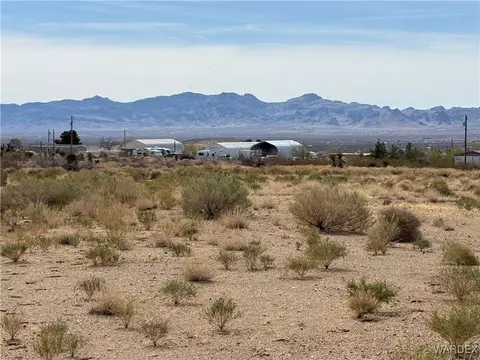 2 2 Ac Tooman Rd, Golden Valley, AZ 86413