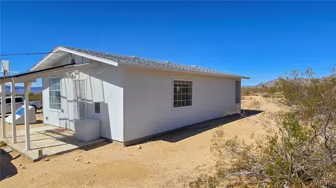 2152 E Allison Dr, Yucca, AZ 86438