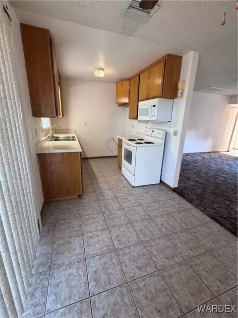 Kitchen - 2500 E Hearne Ave, Kingman, AZ 86409 photo 1 of 2
