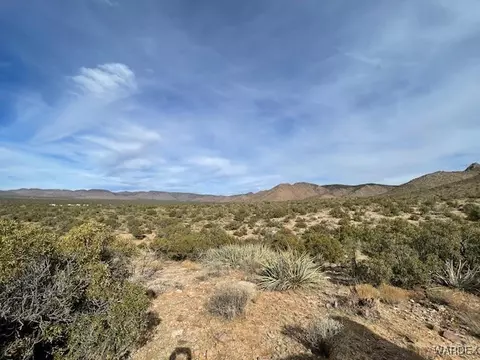 0000 Juniper Trl Dr, Hackberry, AZ 86411